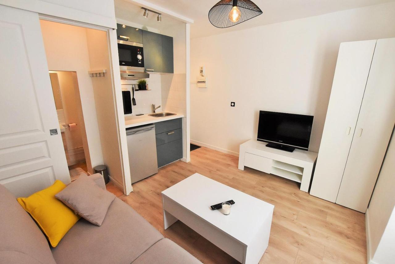 Appartement Au Coeur De La Ville De ตาแวร์นี ภายนอก รูปภาพ